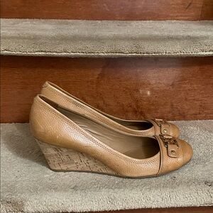 NWOT Tory Burch Tan Leather Wedges Women’s Size 11M
